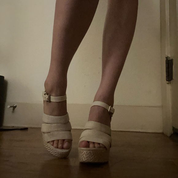 Liora Platform Sandals - Picture 5 of 8